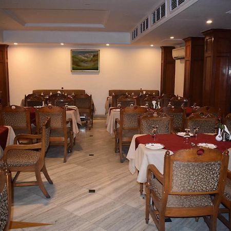 Hotel Vaibhav Váránaszi Kültér fotó