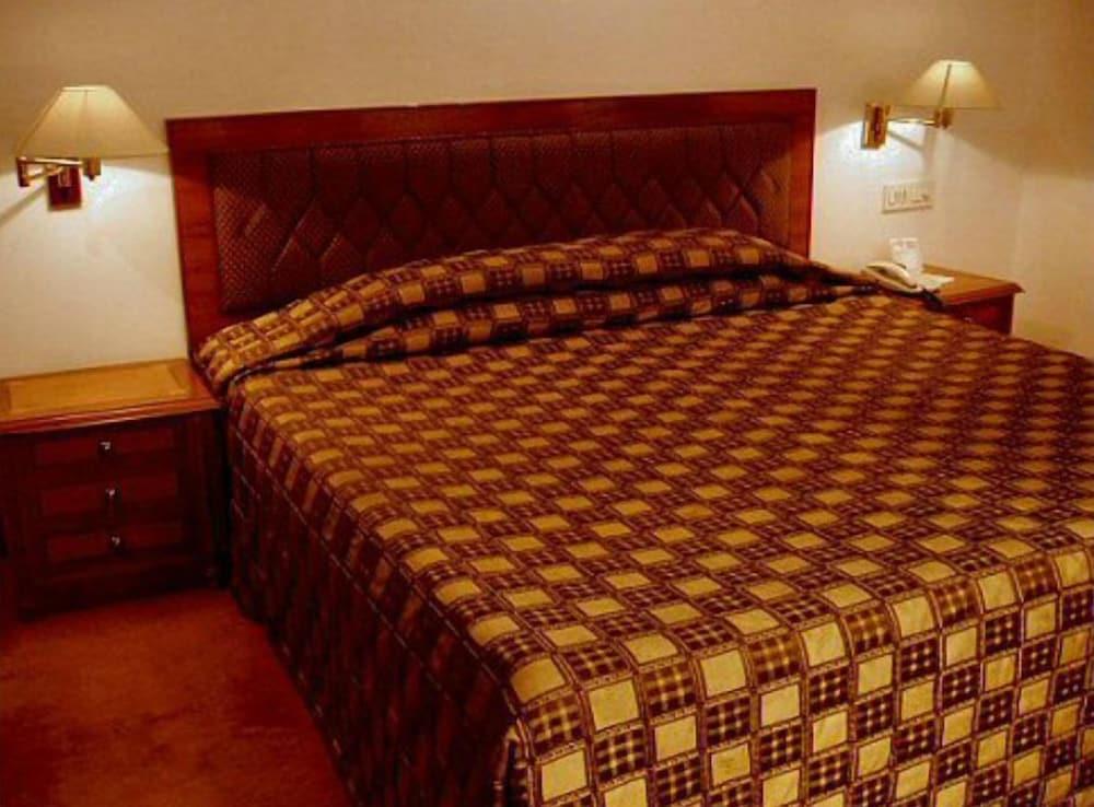 Hotel Vaibhav Váránaszi Kültér fotó