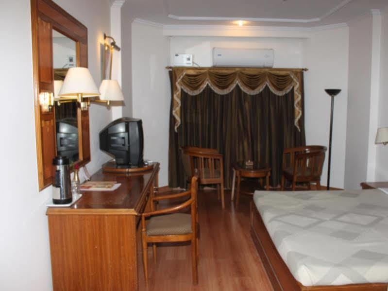 Hotel Vaibhav Váránaszi Kültér fotó
