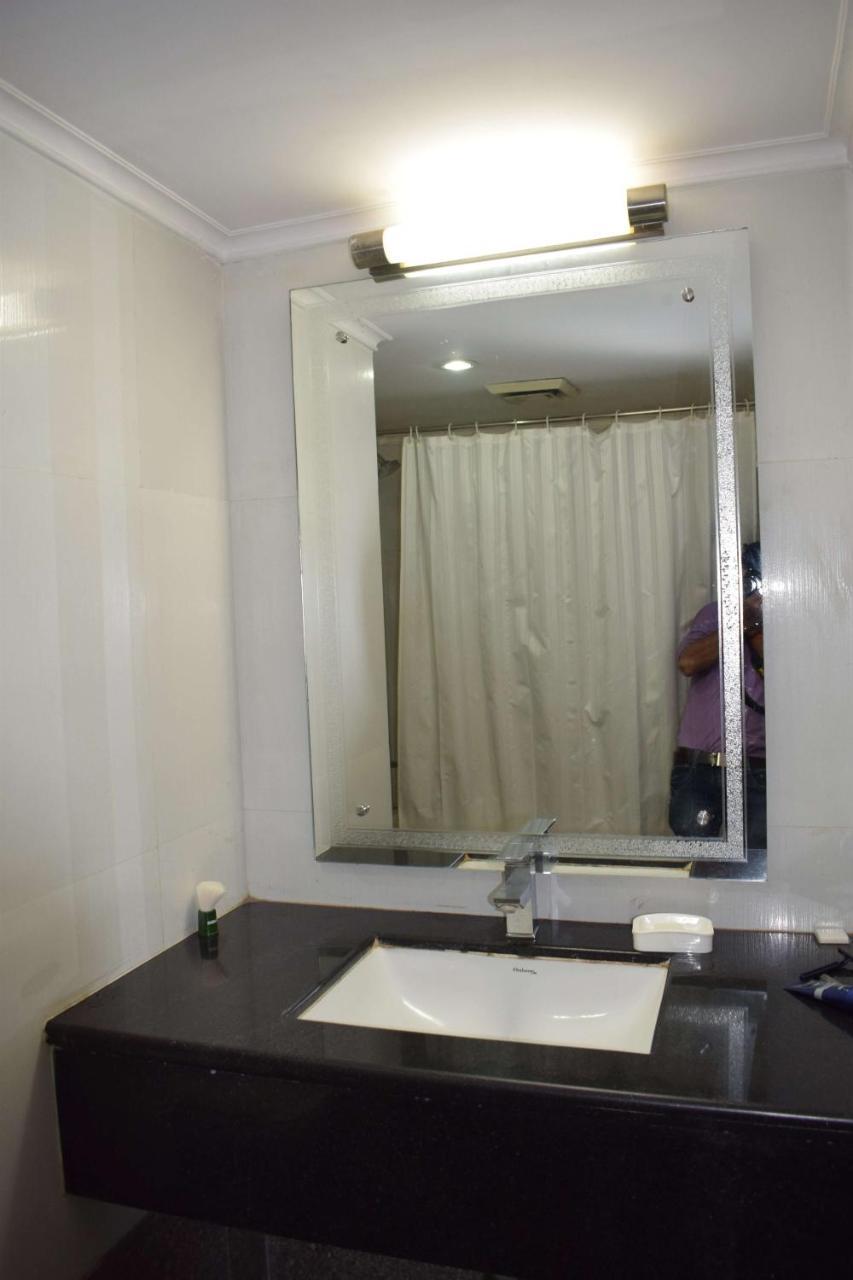 Hotel Vaibhav Váránaszi Kültér fotó